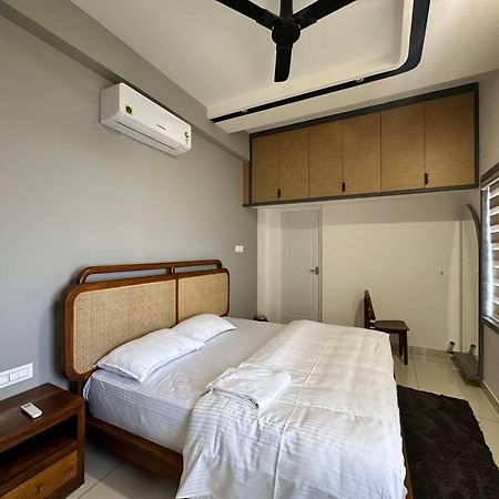 Thulasi Avenue Inn Pollāchi エクステリア 写真