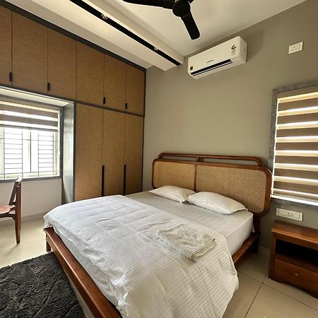 Thulasi Avenue Inn Pollāchi エクステリア 写真