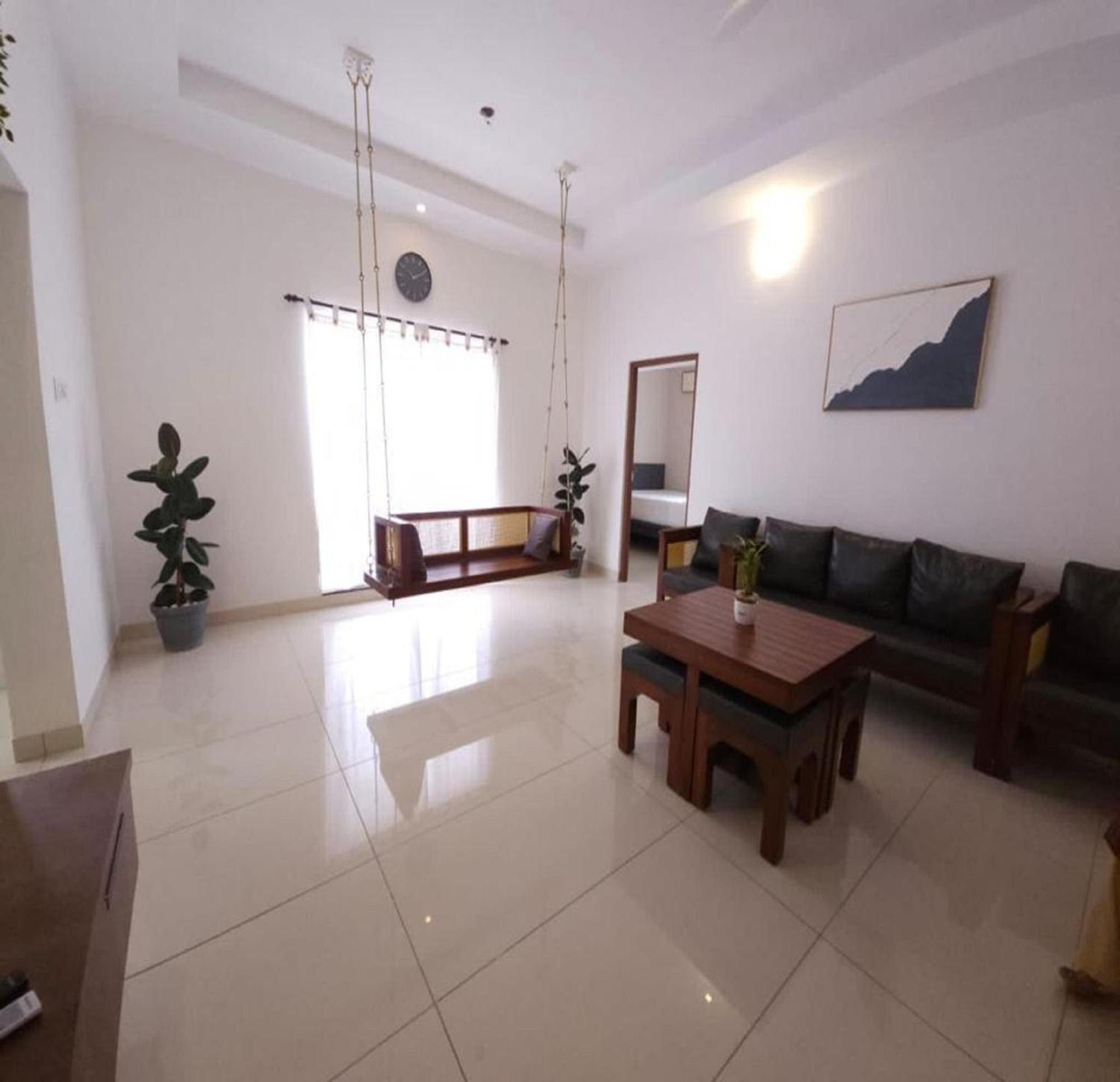 Thulasi Avenue Inn Pollāchi エクステリア 写真