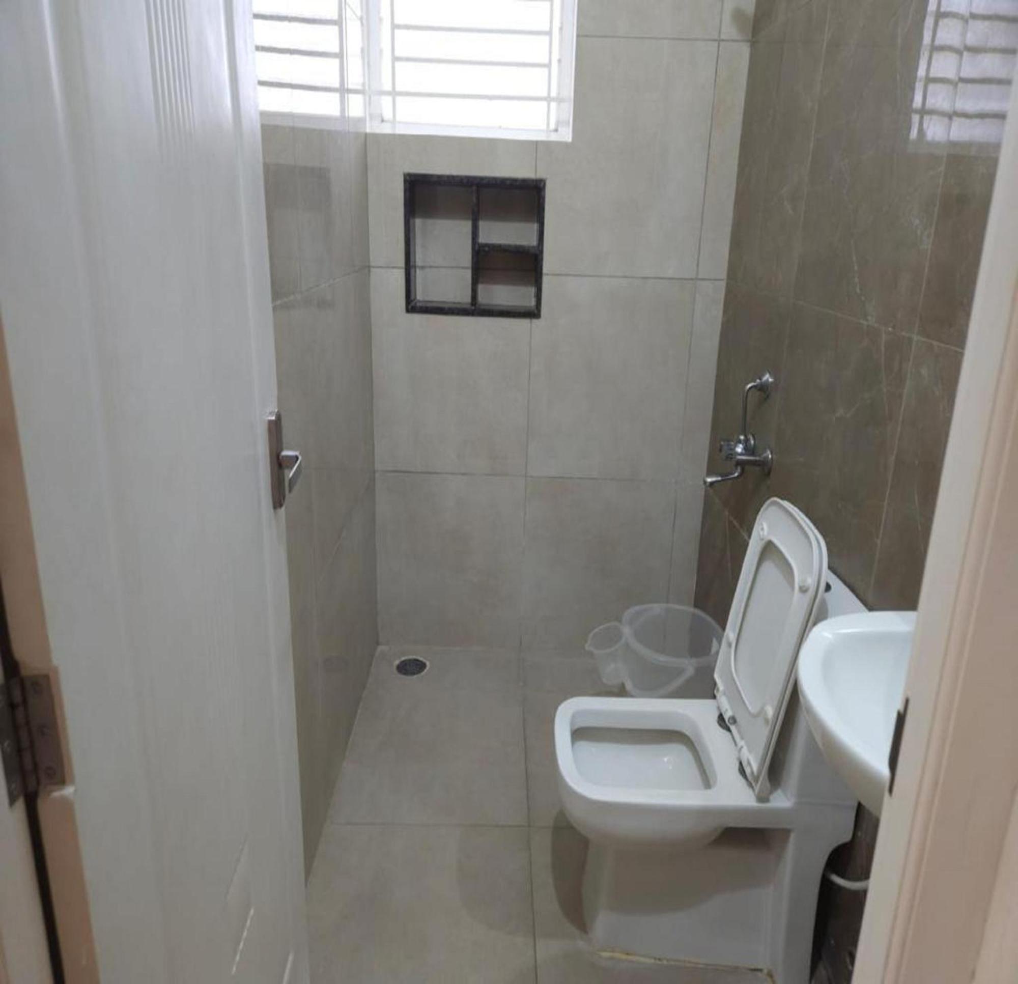 Thulasi Avenue Inn Pollāchi エクステリア 写真