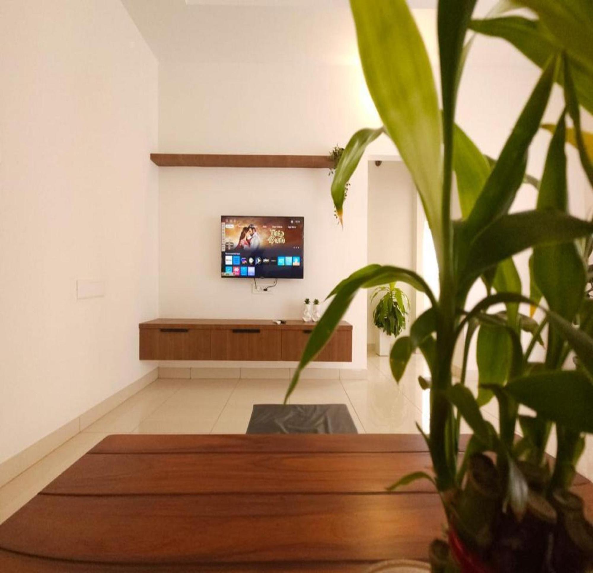 Thulasi Avenue Inn Pollāchi エクステリア 写真