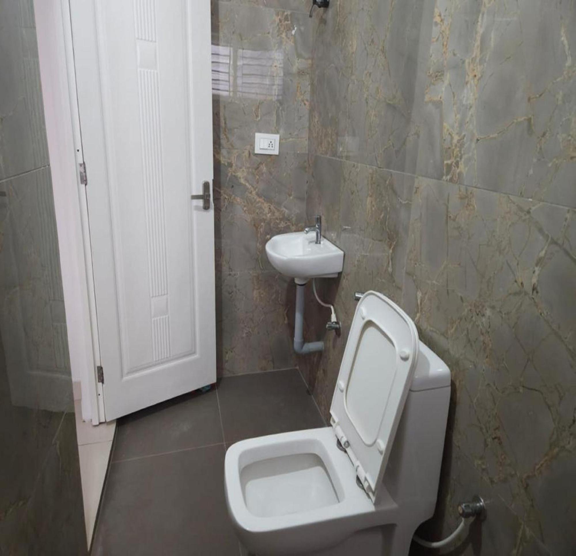 Thulasi Avenue Inn Pollāchi エクステリア 写真