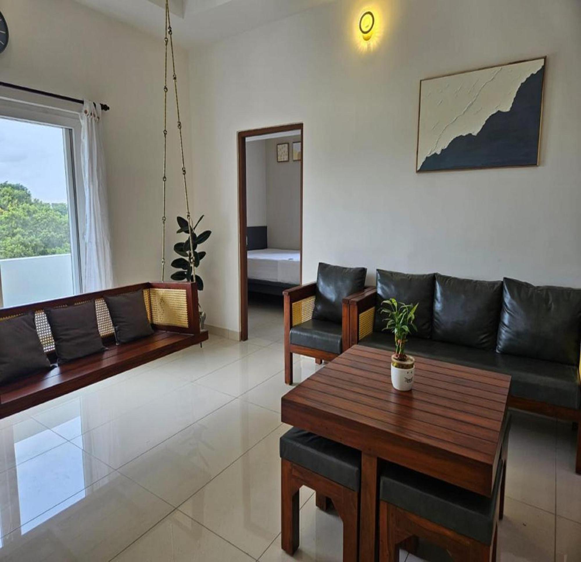 Thulasi Avenue Inn Pollāchi エクステリア 写真