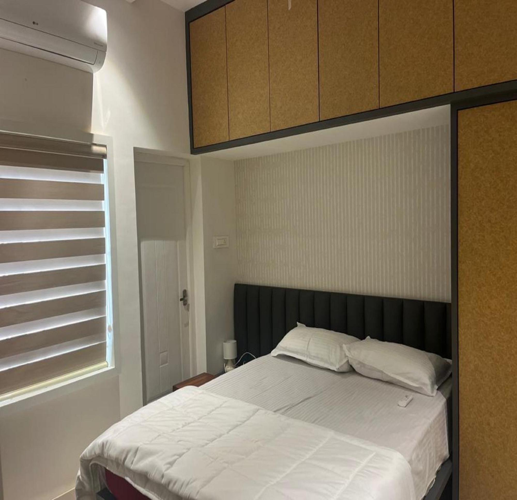 Thulasi Avenue Inn Pollāchi エクステリア 写真