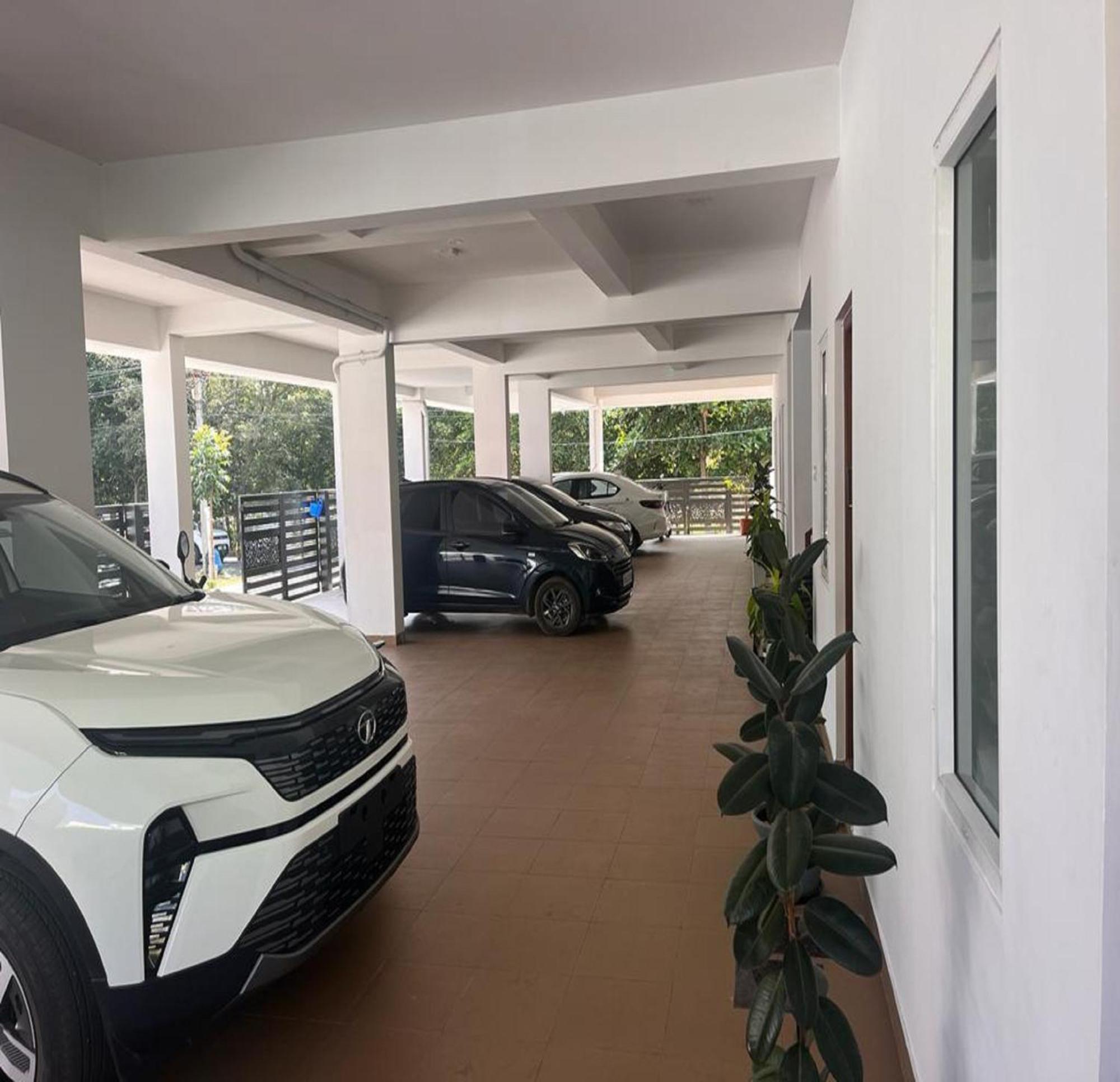 Thulasi Avenue Inn Pollāchi エクステリア 写真