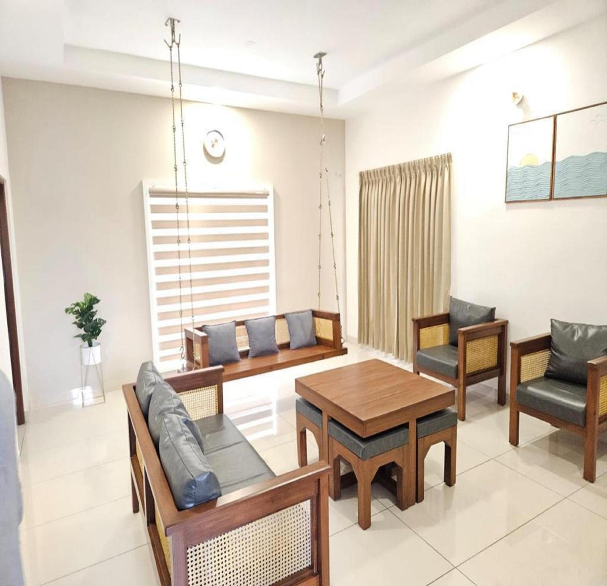 Thulasi Avenue Inn Pollāchi エクステリア 写真