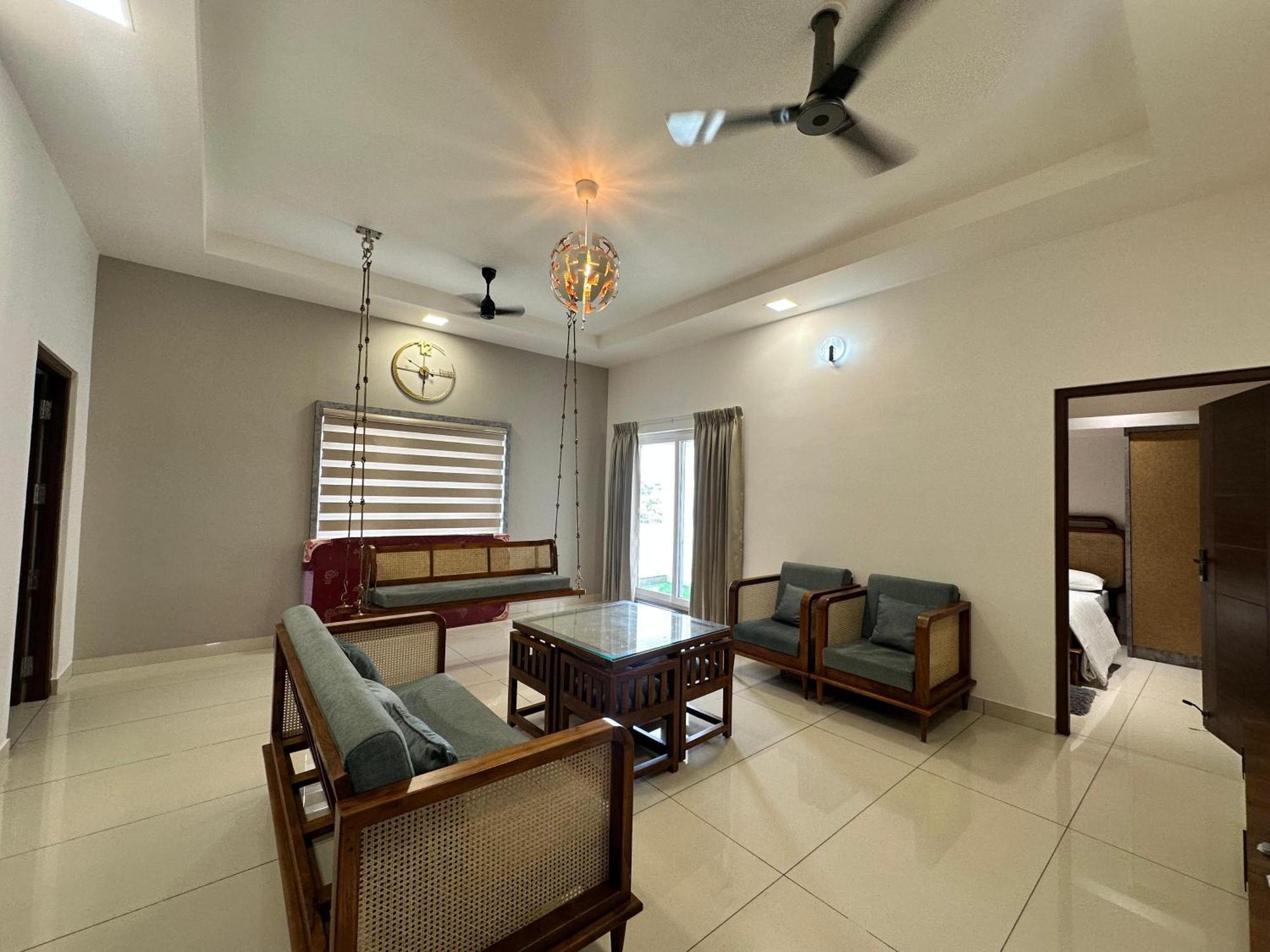 Thulasi Avenue Inn Pollāchi エクステリア 写真