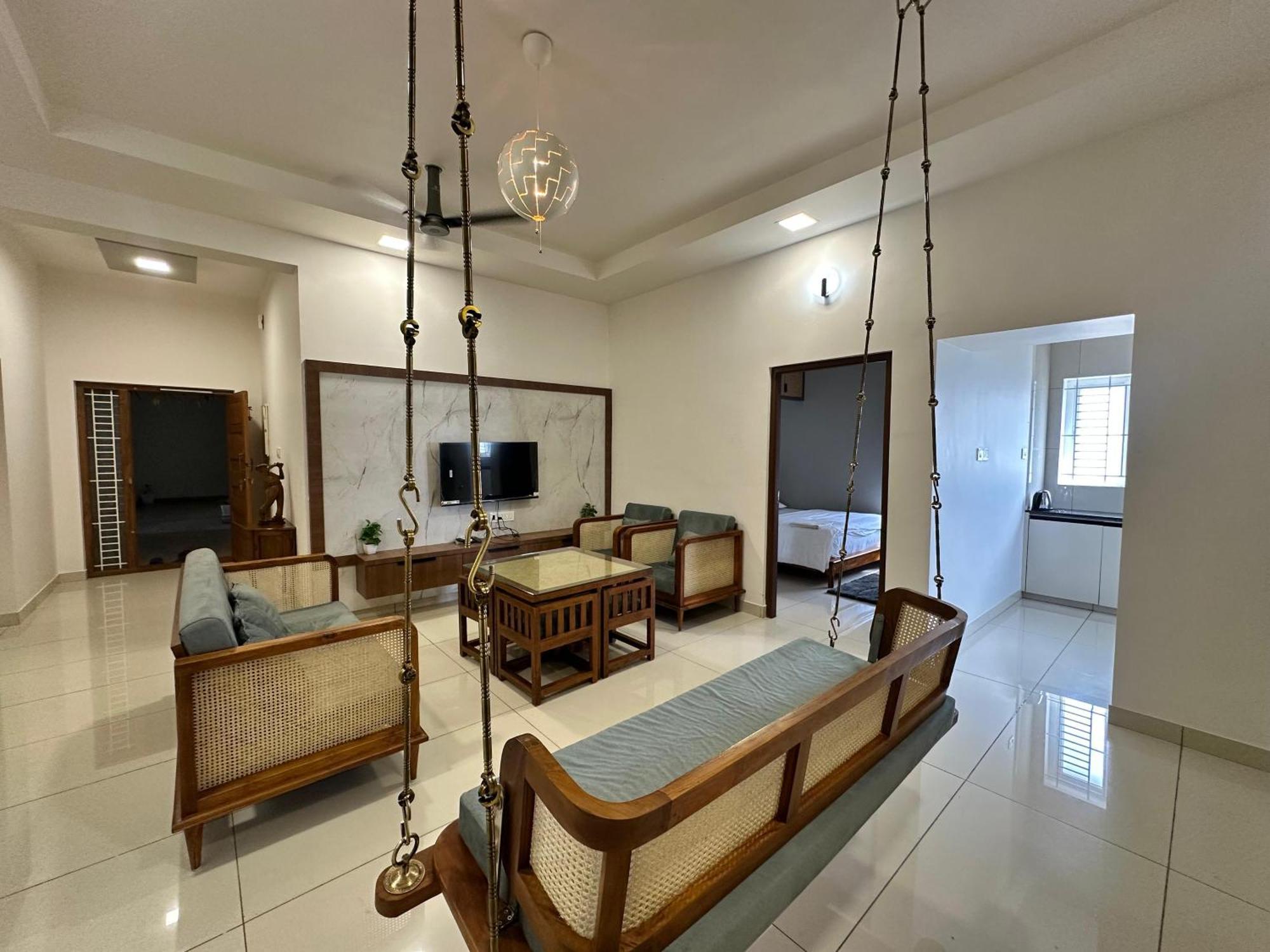Thulasi Avenue Inn Pollāchi エクステリア 写真